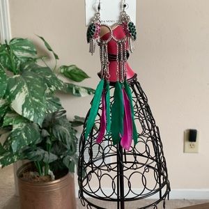 🦜🦜 in a pair tree earrings..